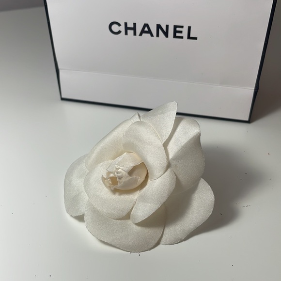 AUTHENTIC Chanel Pin Brooch satin flower - Picture 2 of 11